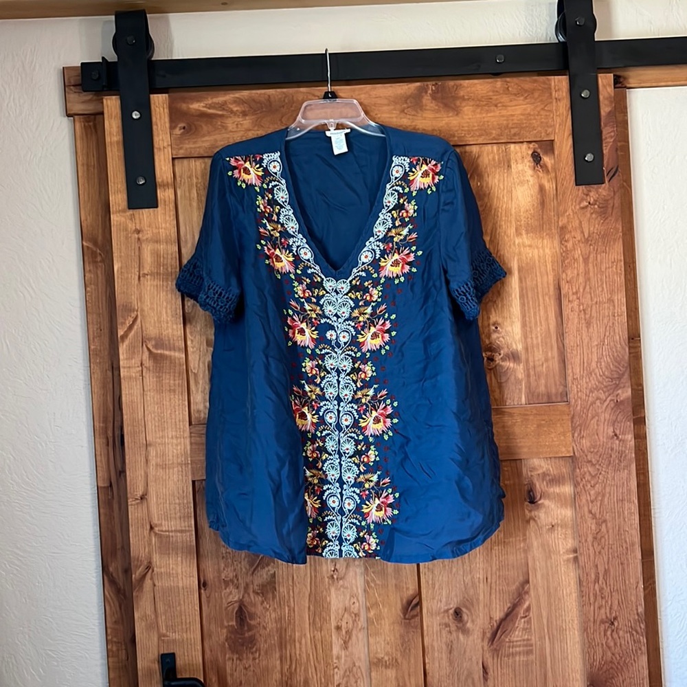 Beautiful embroidered Sundance top